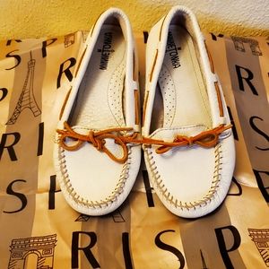 Minnetonka Women's Boat Moccasins